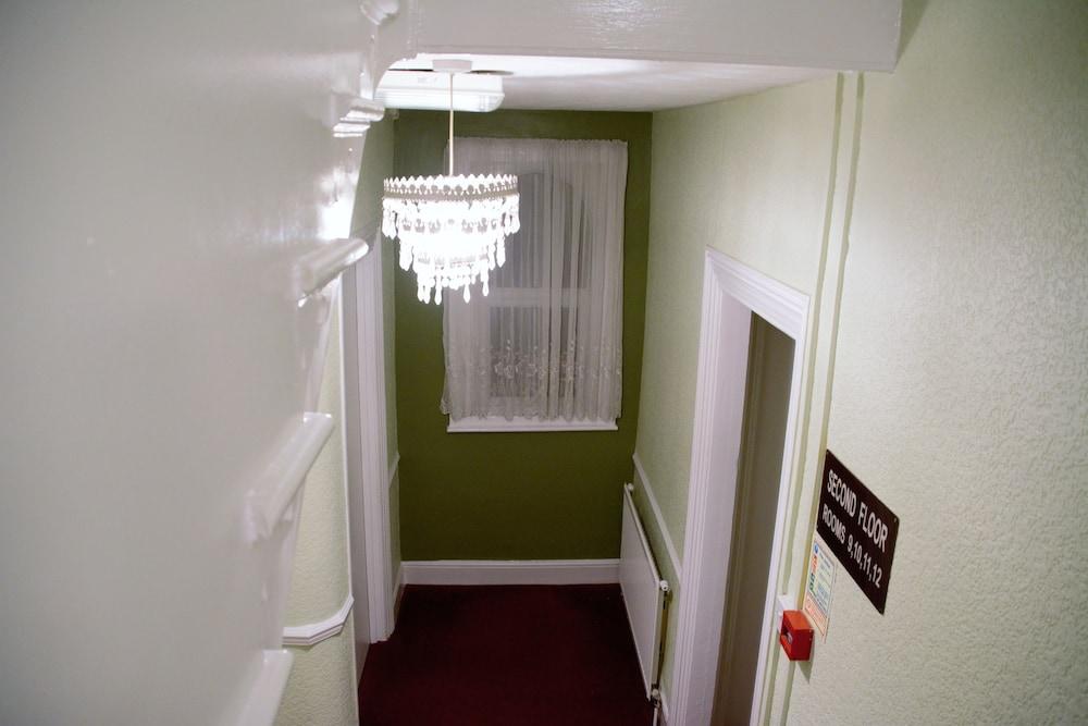 Crown Lodge Guest House