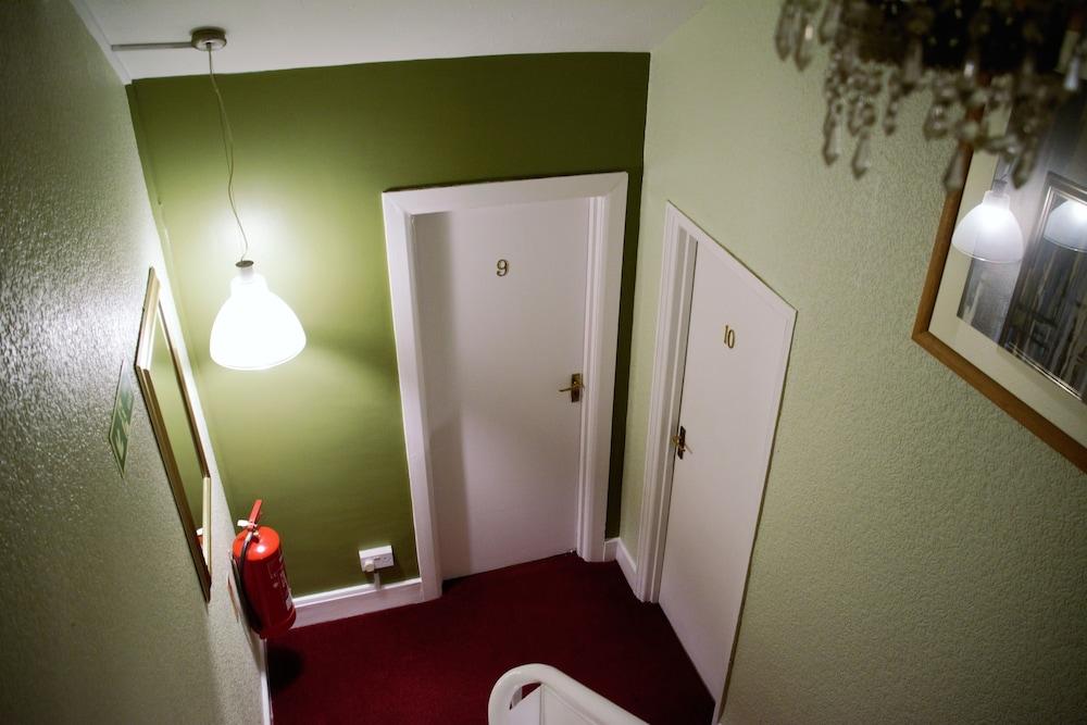 Crown Lodge Guest House