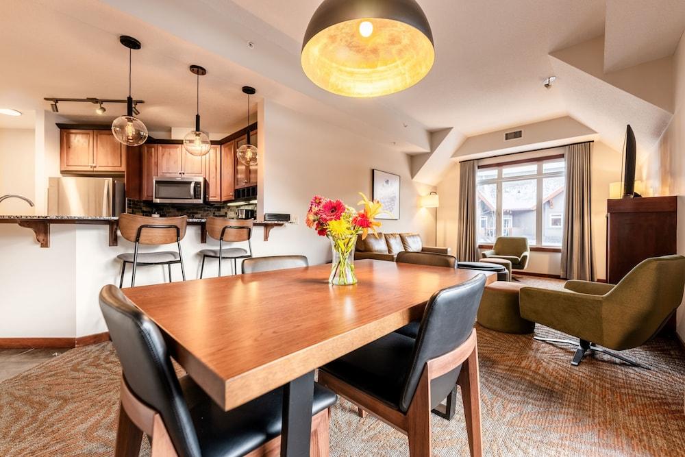 Blackstone Mountain Lodge by CLIQUE