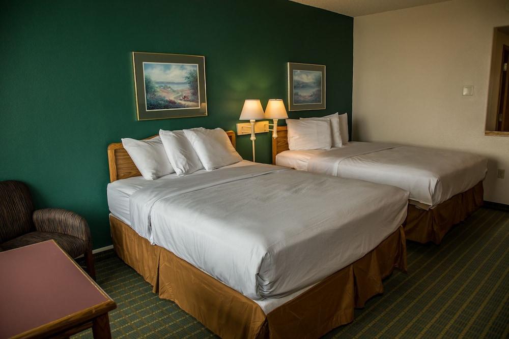 Baymont by Wyndham Fargo