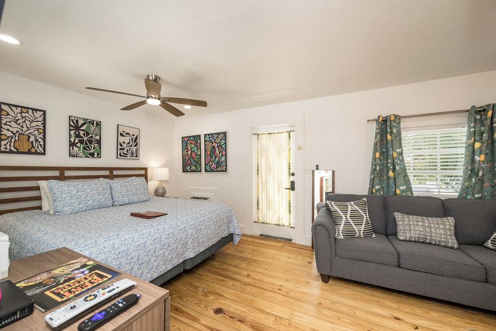 Speakeasy Inn – Adults Only