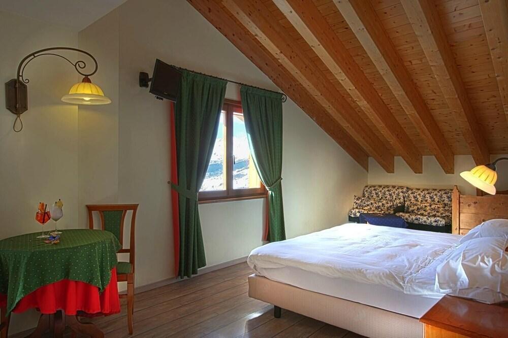 Crest Alpine Lodge & Spa