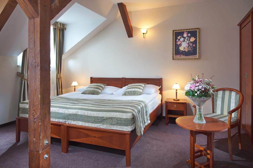 Amigo City Centre Hotel