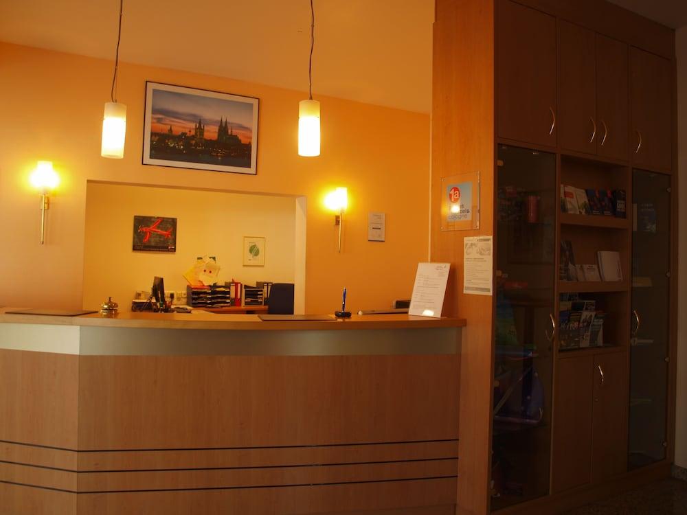 Airport BusinessHotel Köln