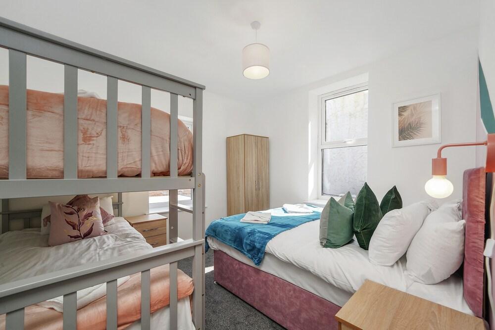 Luxe Holiday Apartments by Sasco