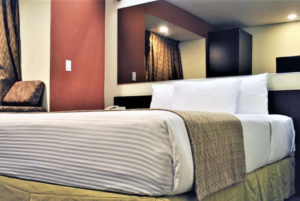Microtel Inn & Suites by Wyndham Toluca