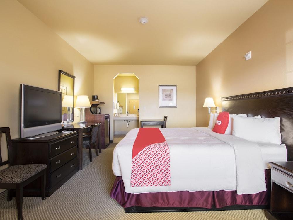 OYO Hotel Valley View TX, I-35