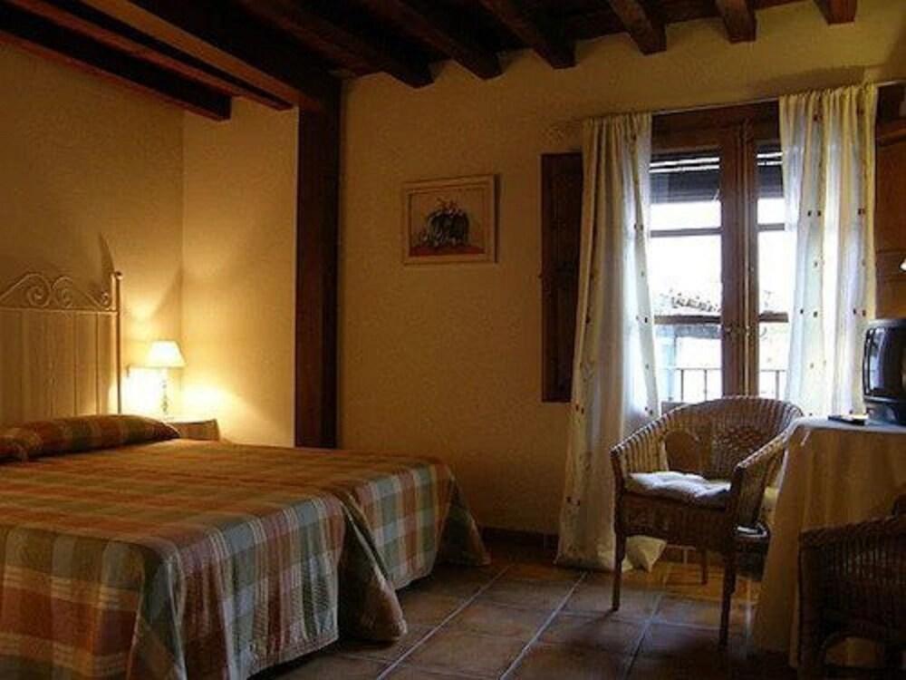 Hostal Rural Luna y Lunaposada