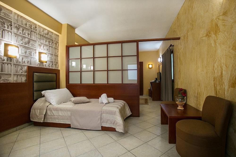 City Life Port Hotel