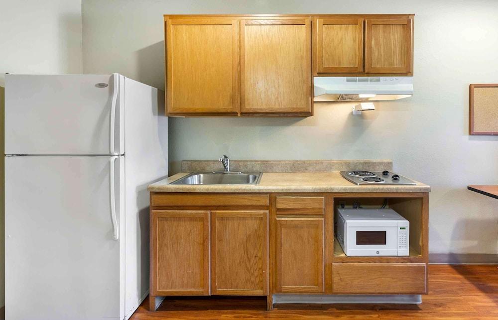 Extended Stay America Select Suites - Akron - South