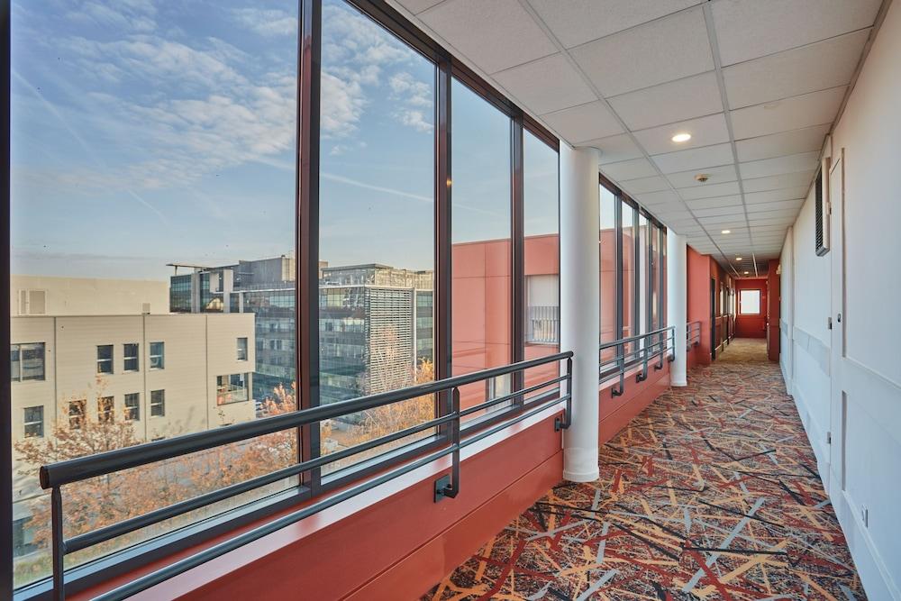 Appart'hôtel Odalys City - Bioparc Lyon Est