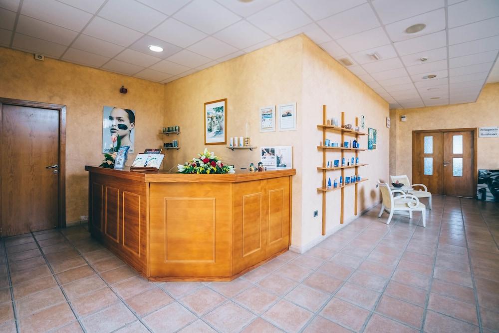 Grand Muthu Golf Plaza Hotel