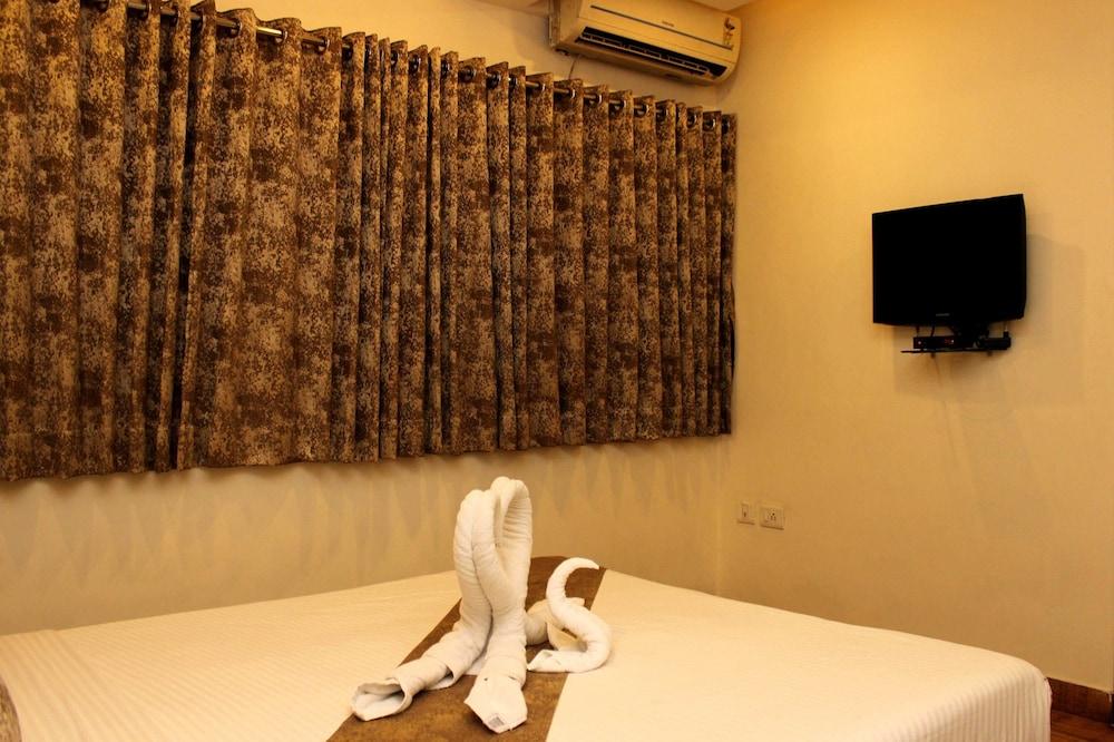 The Pearl Hotel, Kolkata