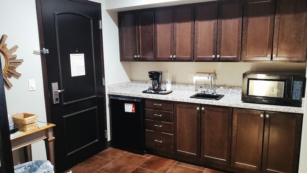 Hawthorn Suites by Wyndham Lubbock