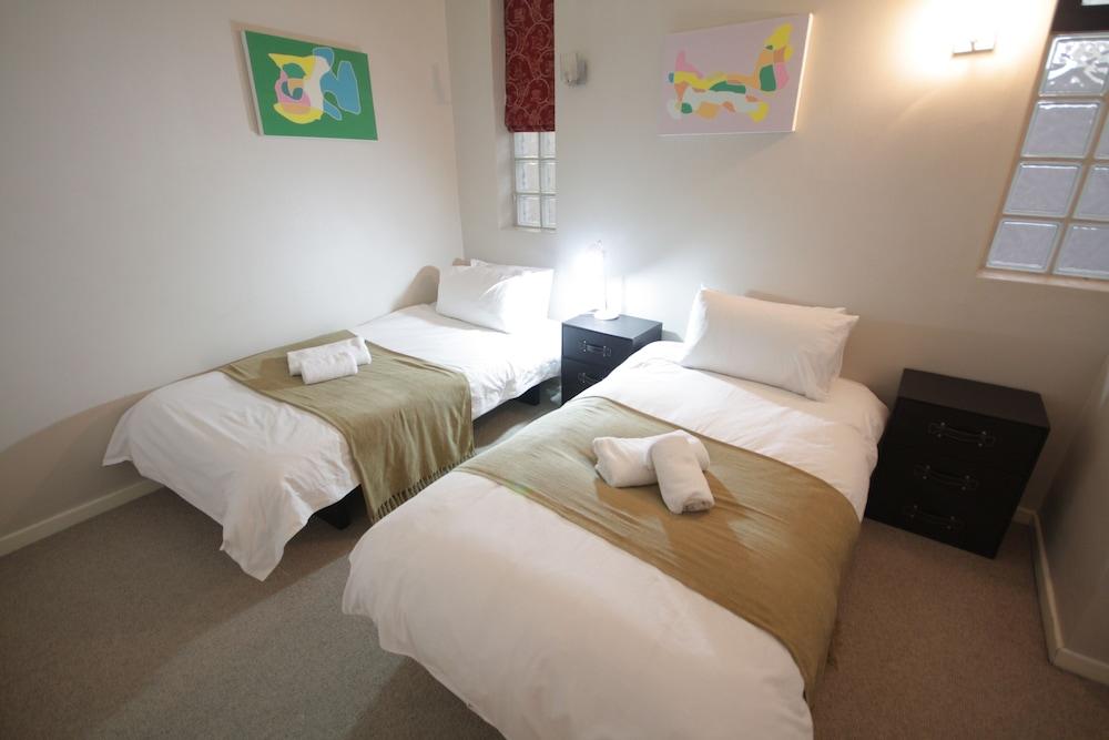 Adderley Terraces J10 by CTHA