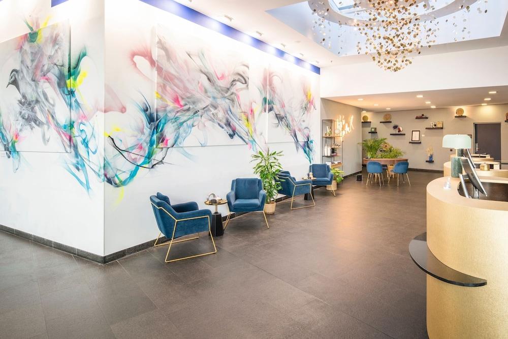 Renaissance Paris Arc de Triomphe Hotel