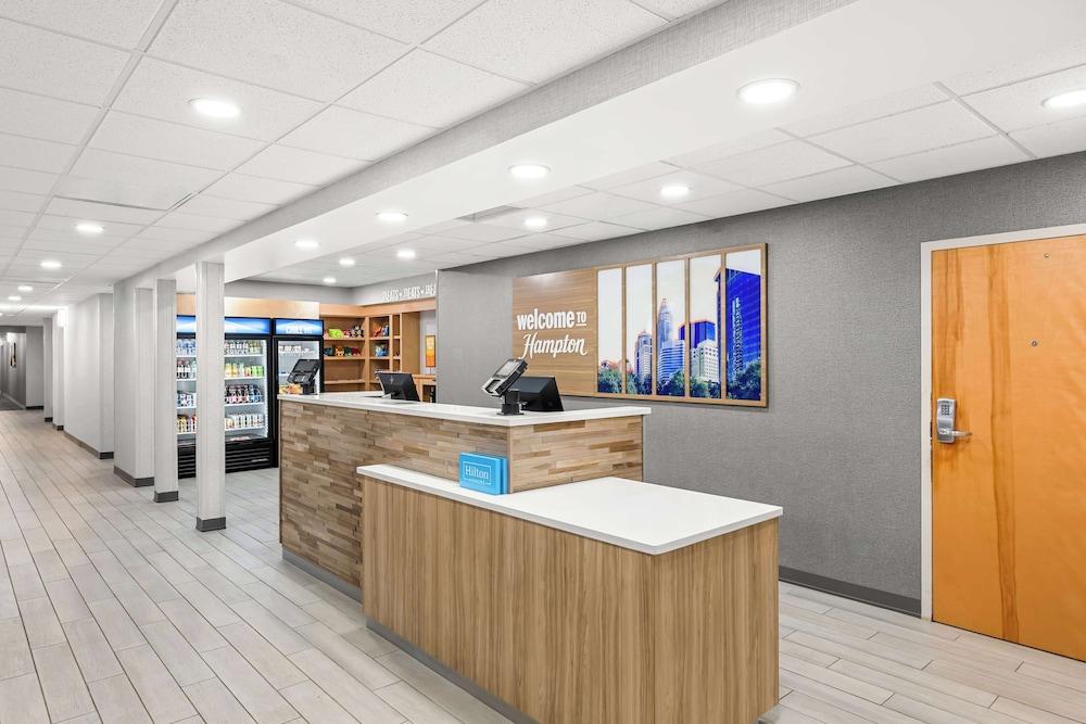 Hampton Inn & Suites Charlotte Airport
