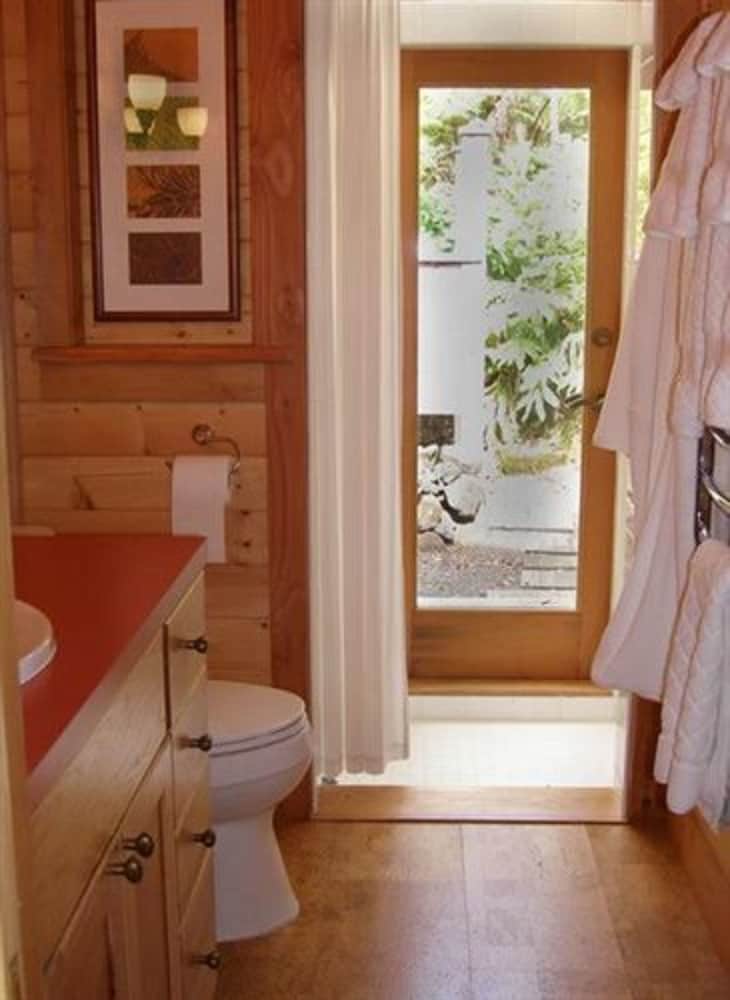 Volcano Mist Cottage