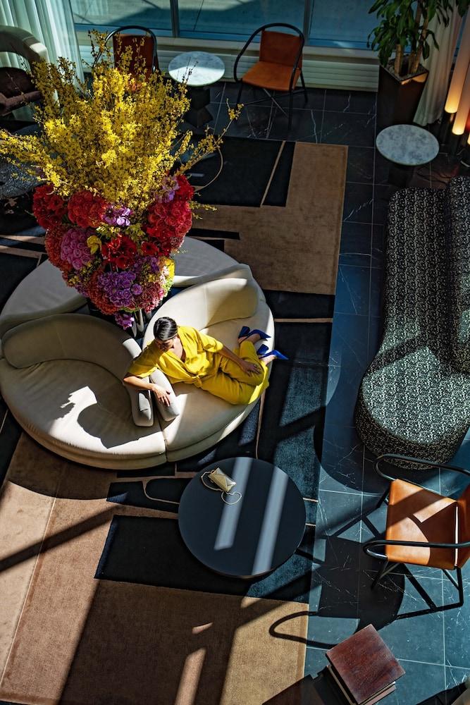 theWit Chicago, a Hilton Hotel