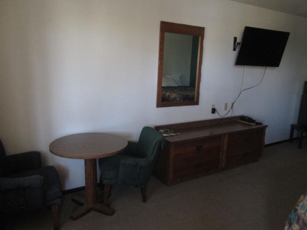 Jim Butler Inn & Suites