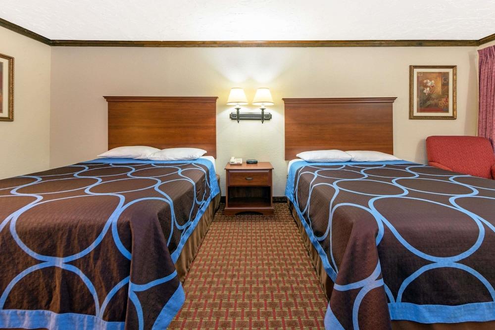 Super 8 by Wyndham Enid