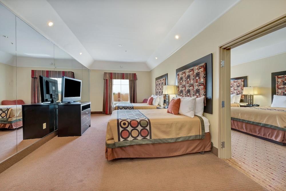 Super 8 by Wyndham Hidalgo/McAllen Area