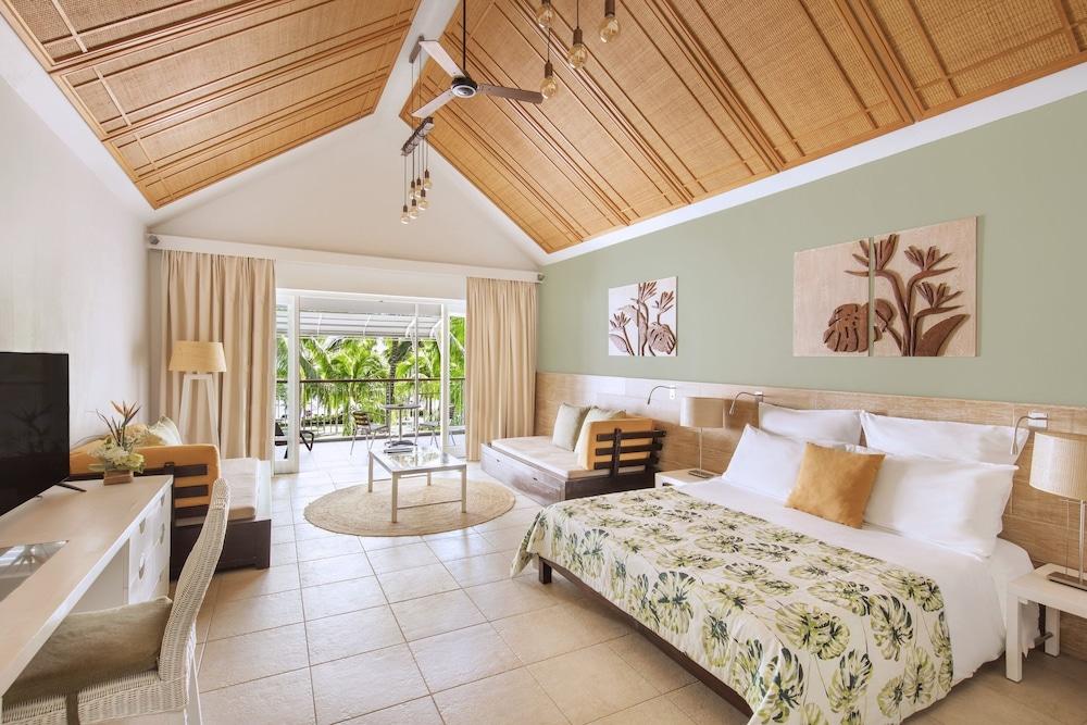 Victoria Beachcomber Resort & Spa