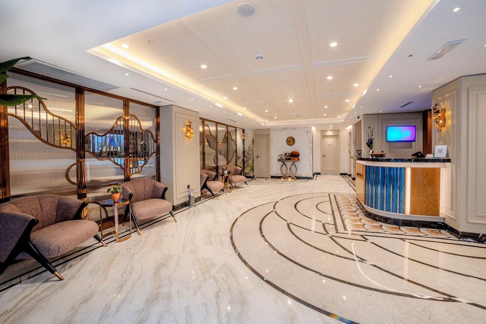 Grand Hilarium Hotel