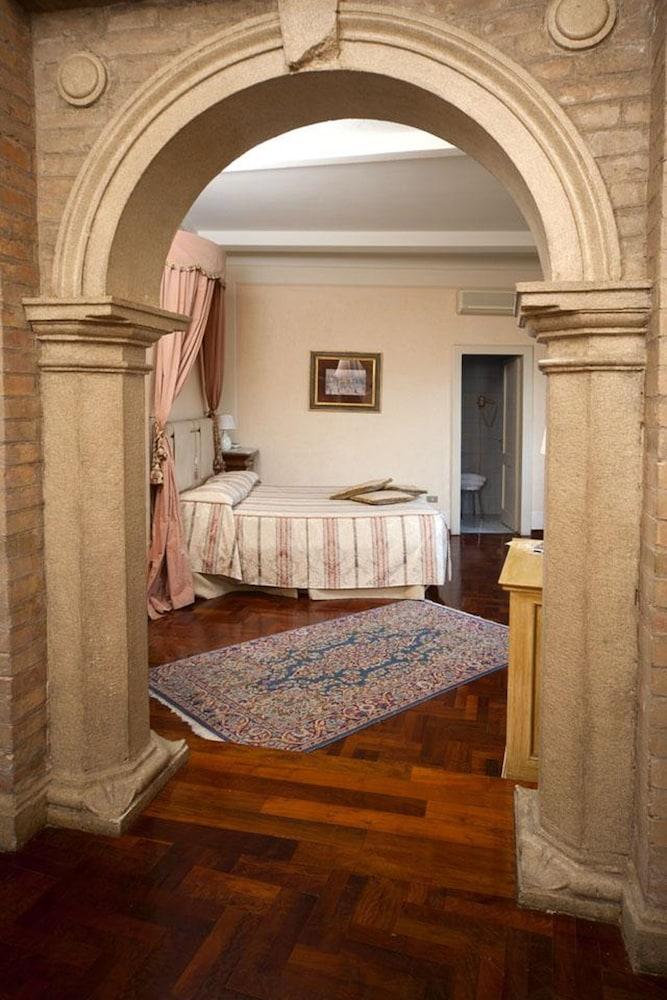 Palazzo Dragoni Residenza d'Epoca