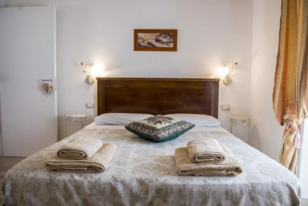 All'Ombra del Cupolone