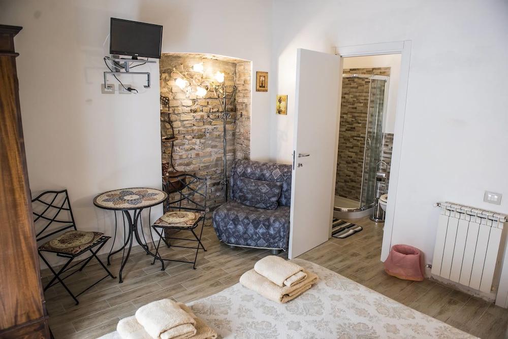 All'Ombra del Cupolone