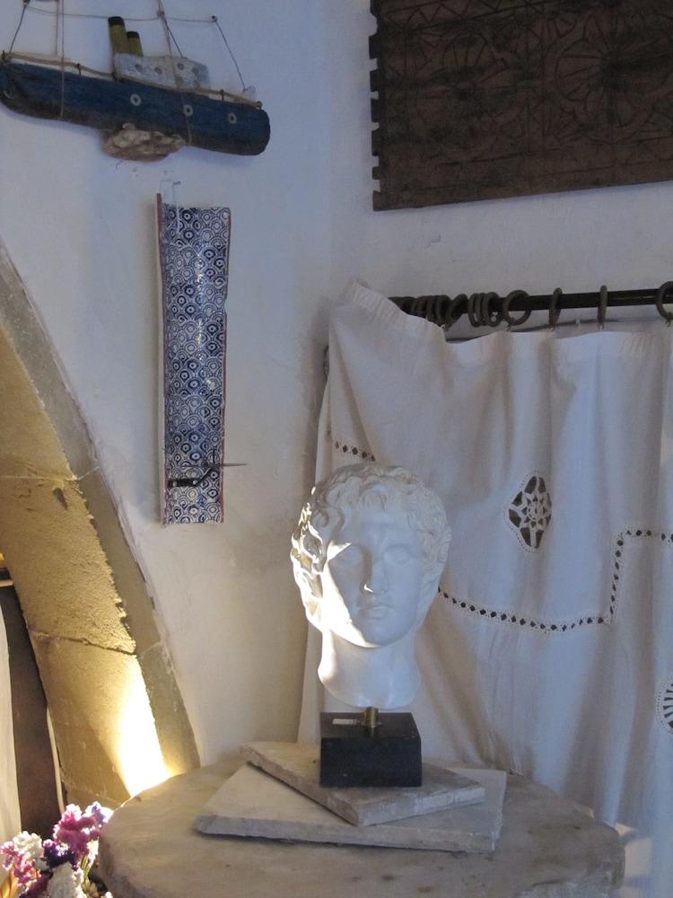 Stratos Art Deco House