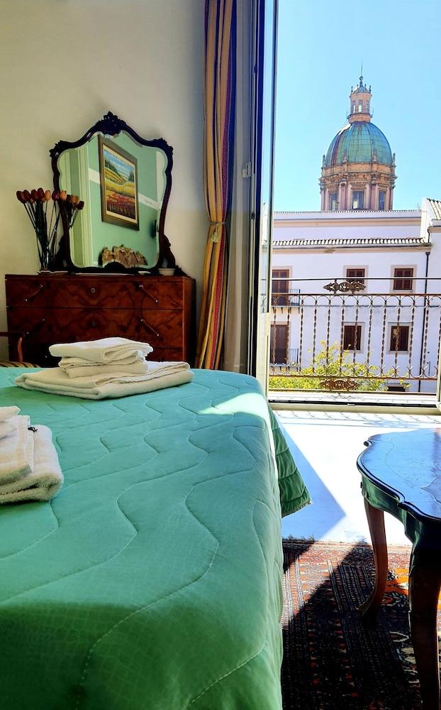 Cavour il Conte Camillo Bed&Breakfast