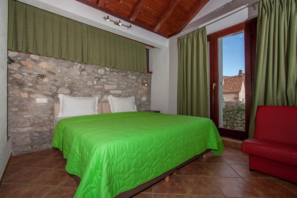 Garden Apartment Hotel