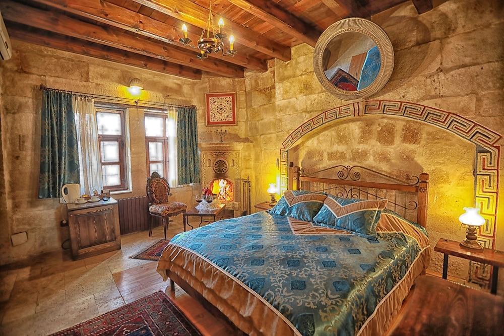 Traveller's Cave Hotel