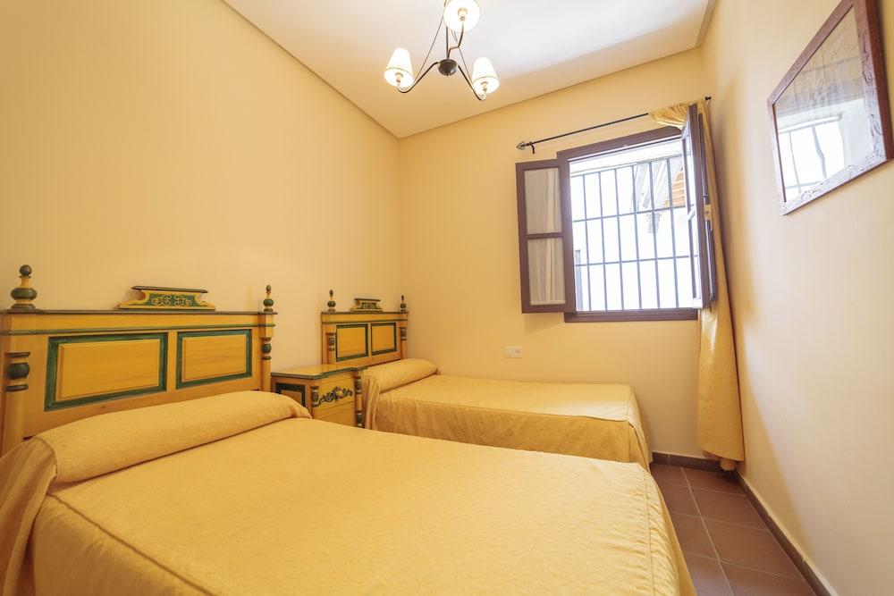 Casa Palacio de Los Leones