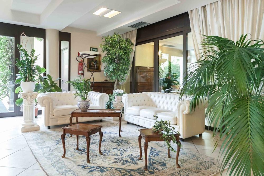 Alexia Palace Hotel Residence