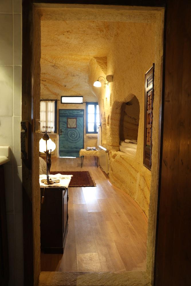 Elkep Evi Cave Hotel