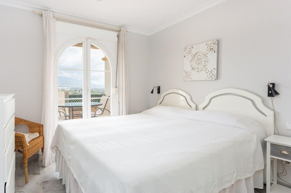 Apartamentos Señorío de Aloha