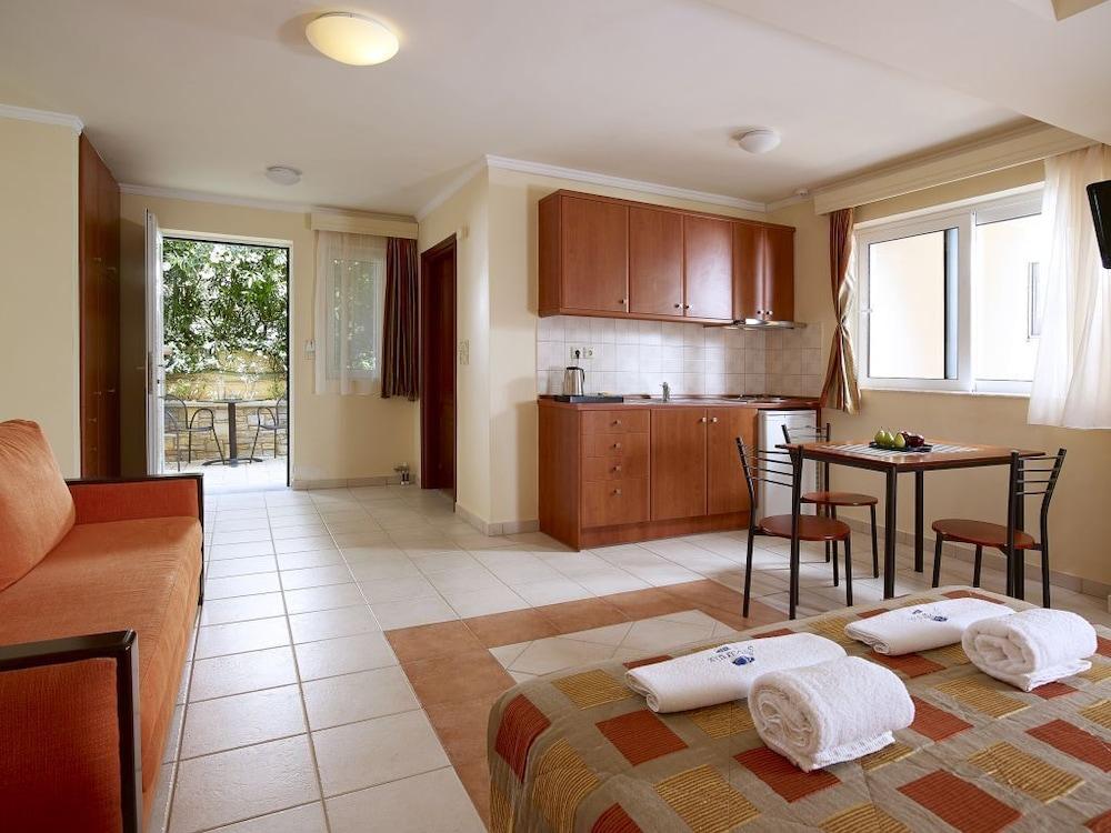 Avantis Suites Hotel