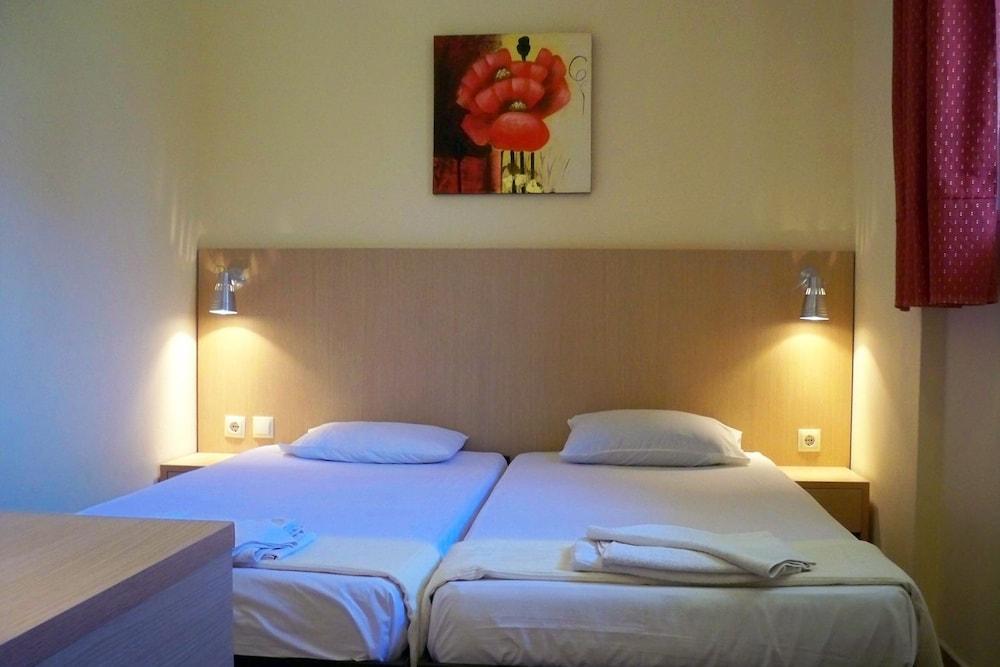 Philoxenia Hotel & Studios