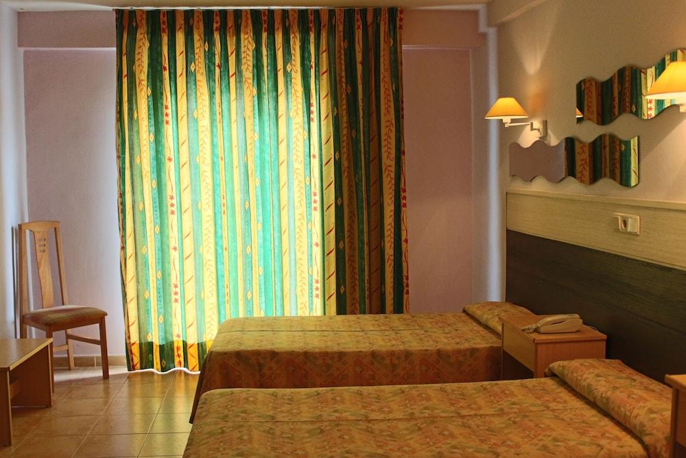 La Santa Faz - Adults Only