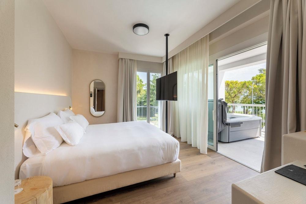 Hi Hotels Sirmione - Lakeview Pool