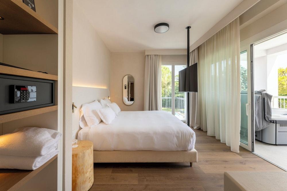 Hi Hotels Sirmione - Lakeview Pool