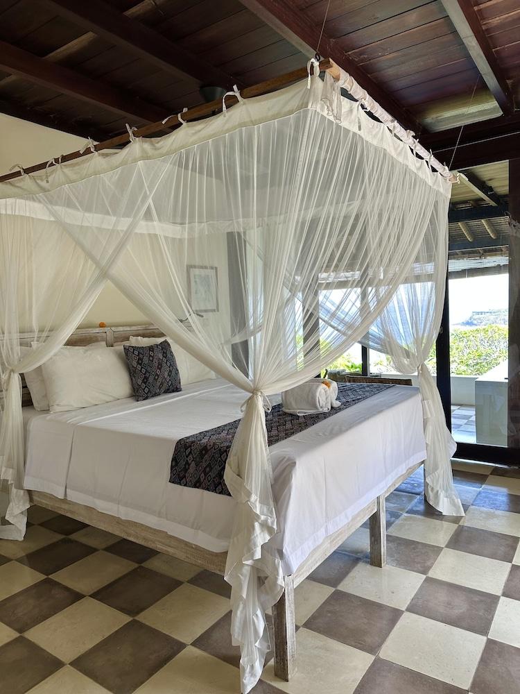 Bloo Lagoon Eco Village