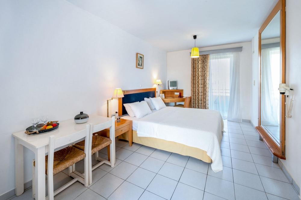 Jonathan Studio Apartments