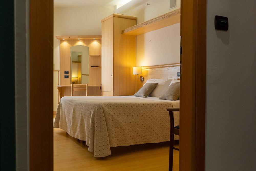 Vidi Miramare & Delfino