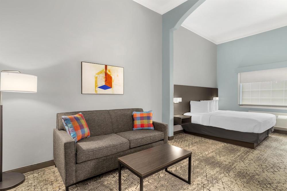 Best Western Plus New Caney Inn & Suites