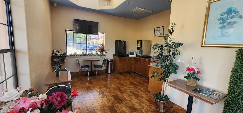 Regency Inn & Suites By Capital O Houston IAH Airport