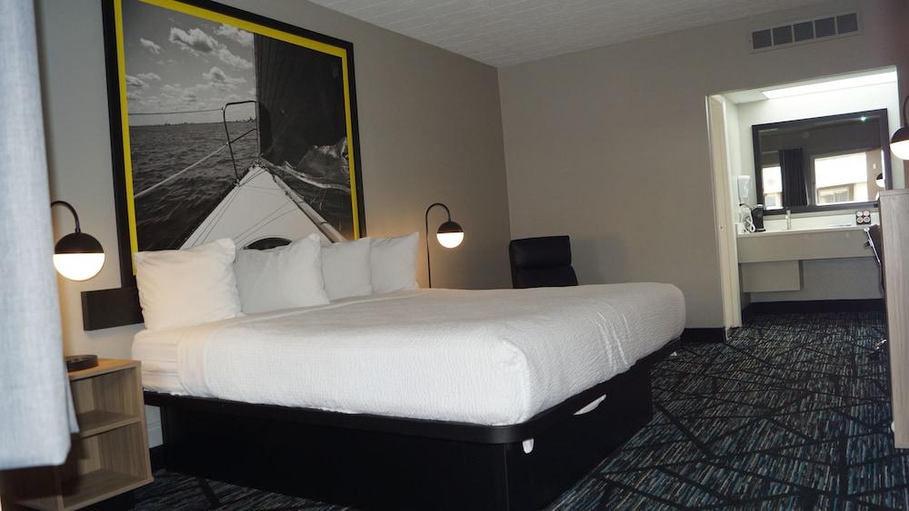 Super 8 by Wyndham Traverse City